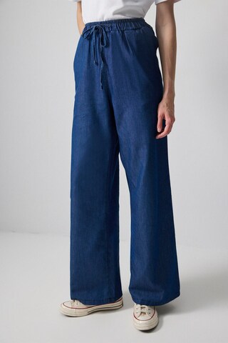 Touche Prive Loosefit Jeans in Blau: Vorderseite