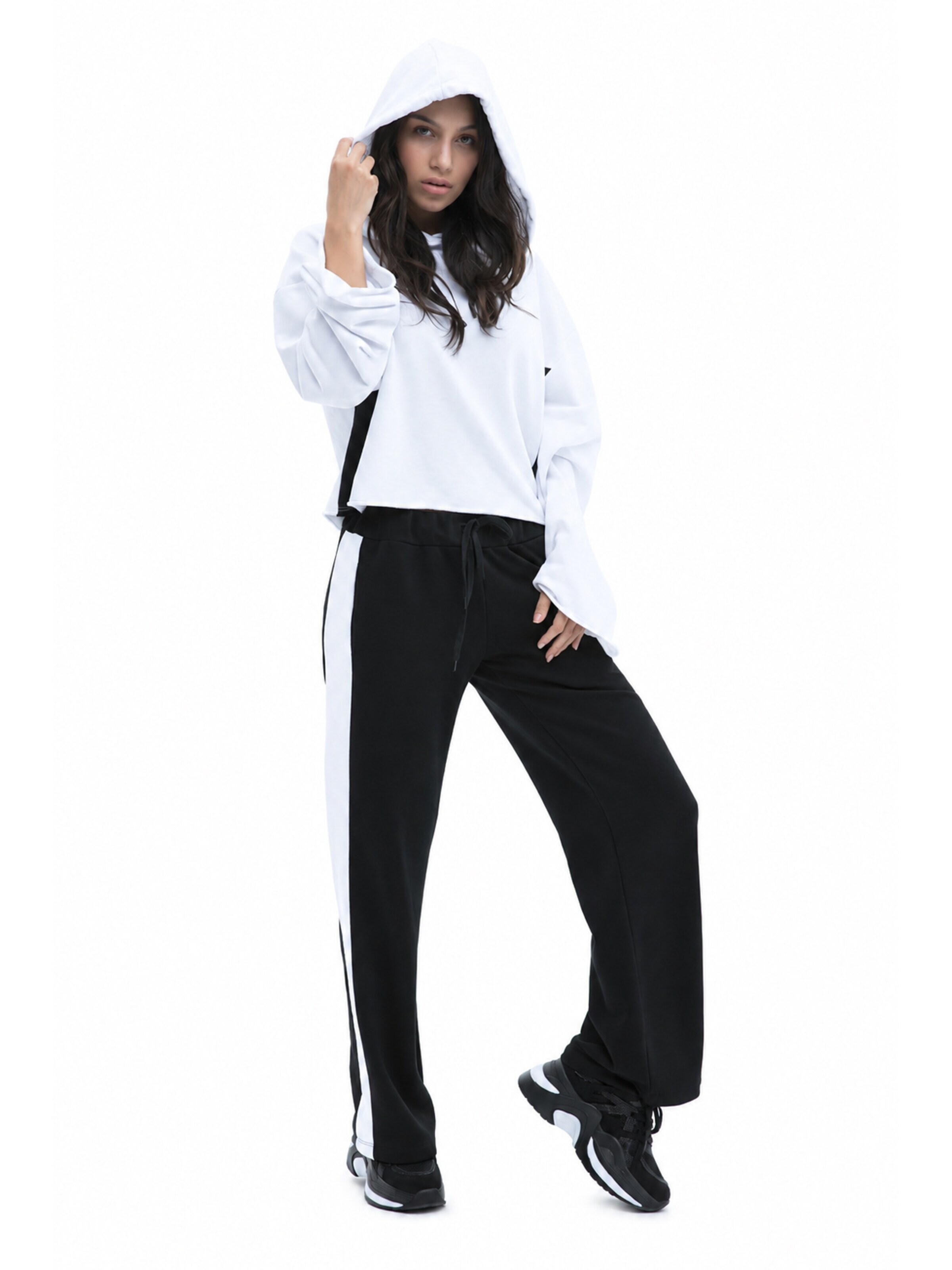 SCR. Tapered Sportbyxa 'NISHA PANTS' i svart