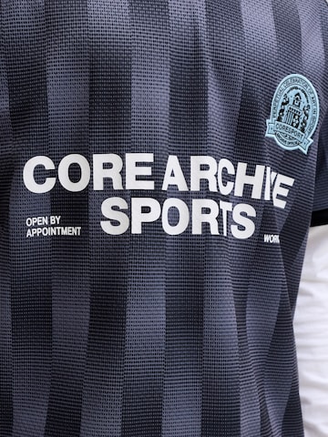 Tricou 'JCOBREEZE FOOTBALL' de la JACK & JONES pe negru