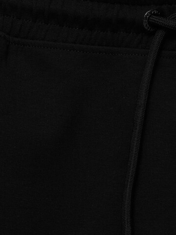 Loosefit Pantaloni de la Pull&Bear pe negru
