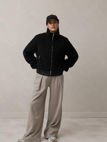 MANISA Between-season jacket in Black