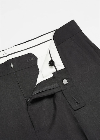 MANGO MAN Regular Pleat-Front Pants 'Vigil' in Black