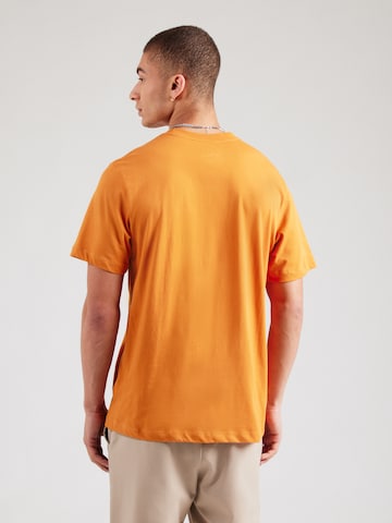 Coupe regular T-Shirt 'Swoosh' Nike Sportswear en orange