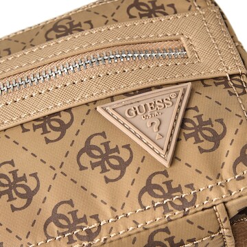 GUESS Schoudertas 'Berlin' in Bruin