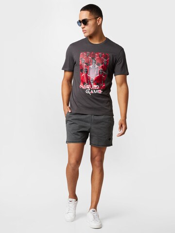 Superdry Regular Shorts in Grau