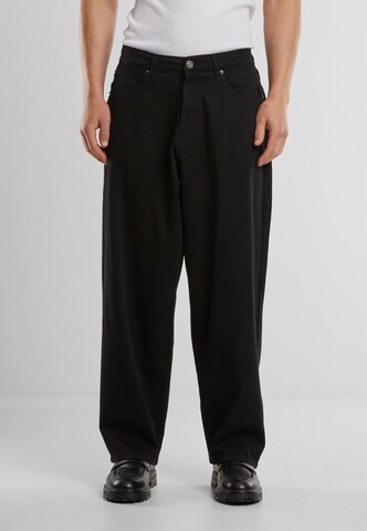 Urban Classics Baggy Pants in Black: front