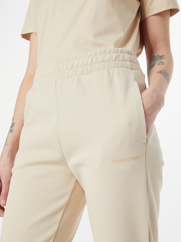 Calvin Klein Дънки Tapered Leg Панталон в 