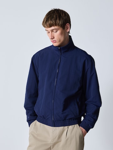 Next Jacke in Blau: Vorderseite