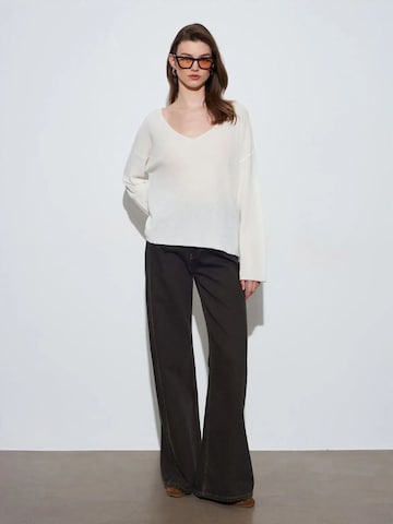 Pullover di Dilvin in beige