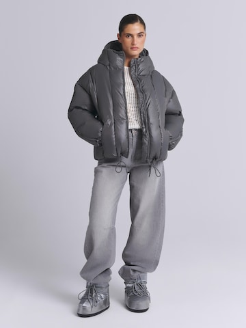 AEMMI Zimní bunda 'OVERSIZED RECYLED DOWN PUFFER JACKET' – šedá