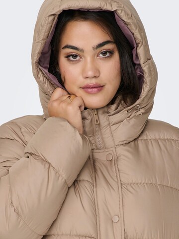 ONLY Carmakoma - Abrigo de invierno 'Cammie' en marrón