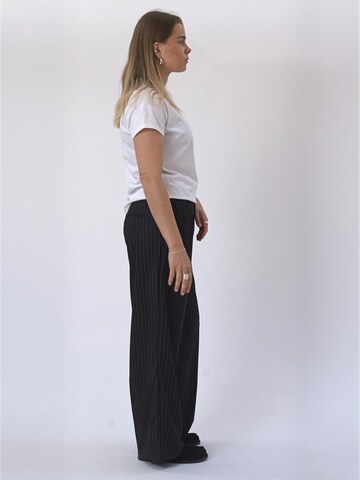 Regular Pantaloni ' Paloma ' de la TEESHOPPEN pe negru