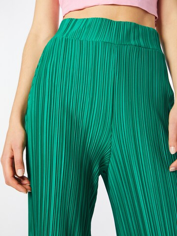 Warehouse Loosefit Housut 'Plisse Trouser' värissä vihreä