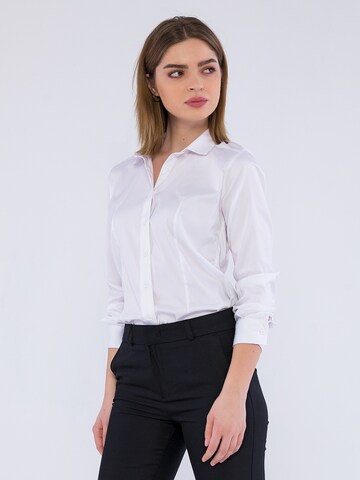 Basics and More Blouse ' Abby ' in Wit