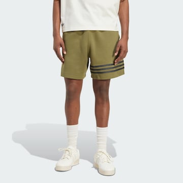 Loosefit Pantalon 'Neuclassics' ADIDAS ORIGINALS en vert : devant