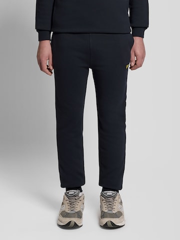 Lyle & Scott Tapered Trousers in Blue: front