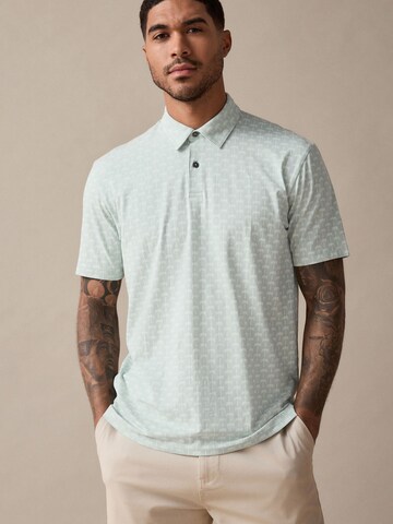 Tricou de la Next pe verde