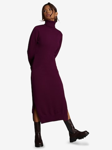 Chi Chi London Knitted dress in Red: front