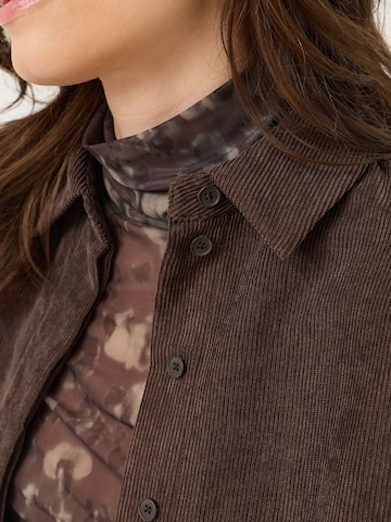Tamaris Shirt in Brown