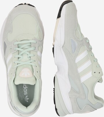 ADIDAS ORIGINALS - Sapatilhas baixas 'Falcon' em verde