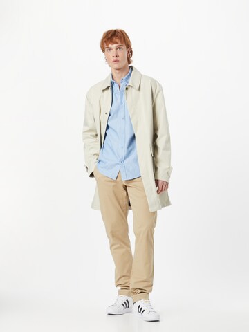 Coupe regular Chemise 'Quasa' ARMEDANGELS en bleu