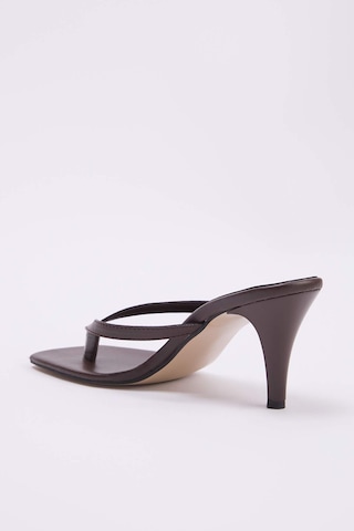 Trendyol - Sandalias de dedo en marrón