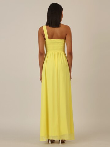 APART Kleid in Gelb