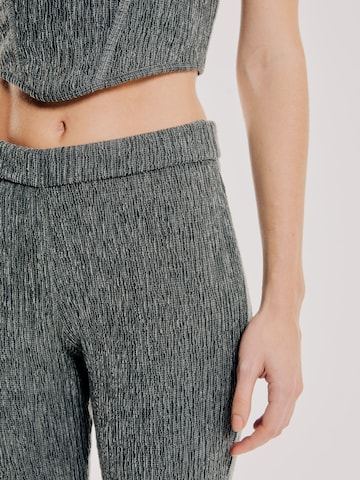 évasé Pantalon 'Kira' OUT OF ORBIT en gris