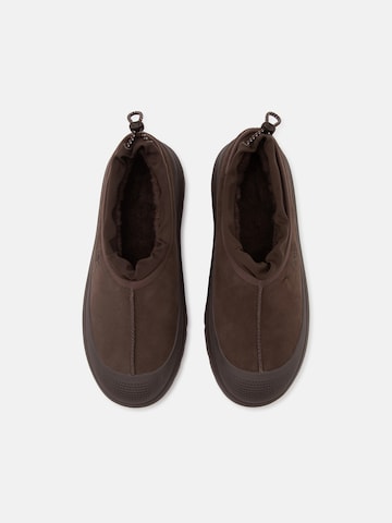 UGG Classic Flats 'Tasman' in Brown