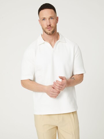 DAN FOX APPAREL Тениска 'Curt' в бяло: отпред
