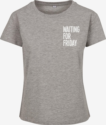 T-shirt 'Waiting For Friday' Mister Tee en gris : devant