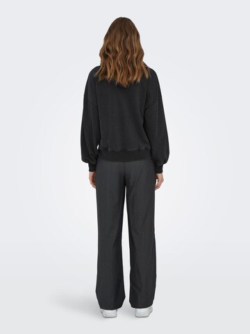 ONLY Sweatshirt 'LUCINDA' in Schwarz