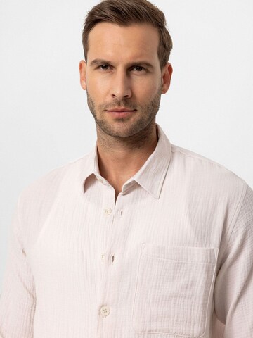 Antioch - Ajuste regular Camisa en beige