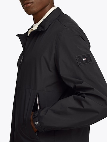 TOMMY HILFIGER Prehodna jakna | črna barva