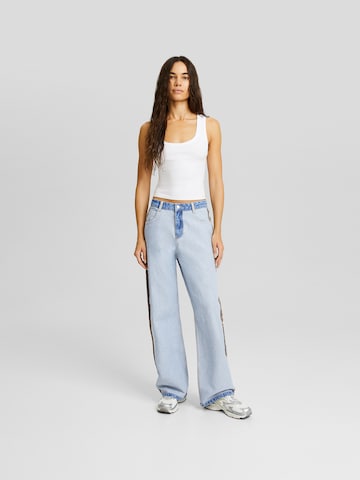 Bershka Loosefit Jeans in Blau