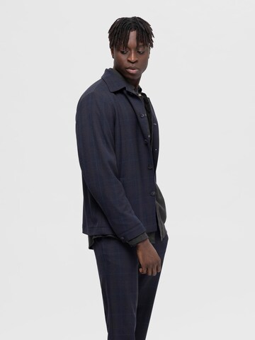 SELECTED HOMME Comfort fit Prehodna jakna 'Robert' | modra barva