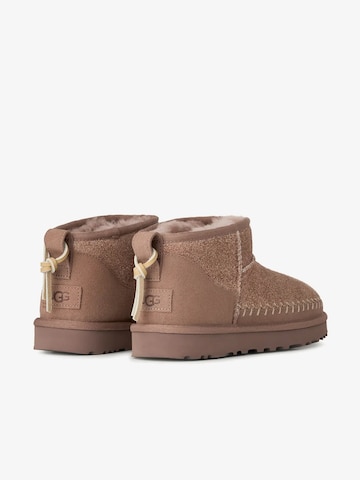 UGG - Botas 'Classic Ultra Mini' em bege