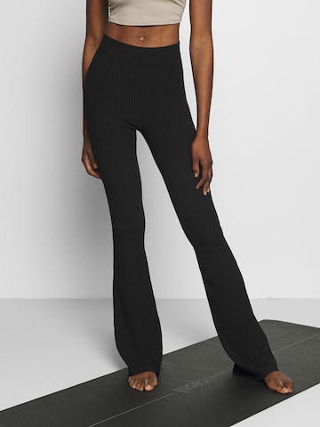 Hey Honey - Flared Calças de desporto 'Lilac Breeze' em preto: frente