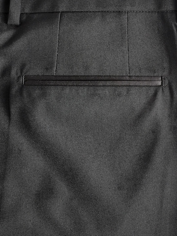 Next - regular Pantalón de pinzas en negro
