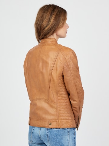 JCC Tussenjas 'Sirpa' in Bruin