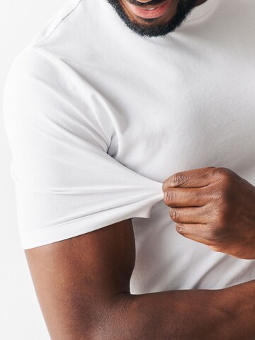 T-Shirt Next en blanc
