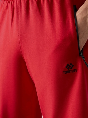 Tommy Life Regular Pants in Red