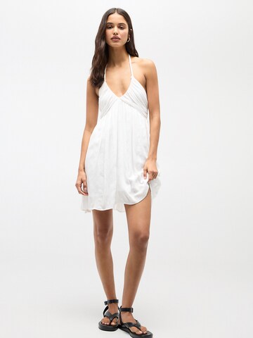 Robe Pull&Bear en blanc