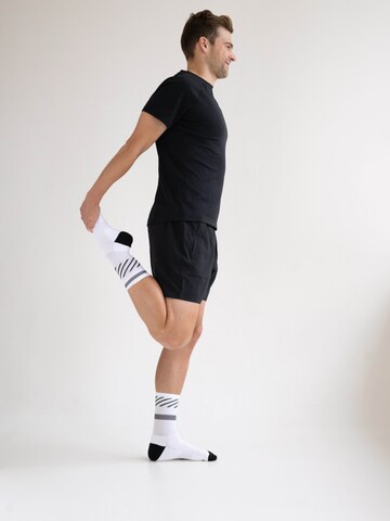 INCYLENCE Athletic Socks 'DISRUPTS' in White