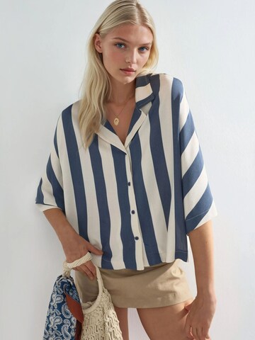 Busem Bluse in Blau: Vorderseite