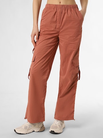 Ipuri Regular Cargo Pants in Brown: front