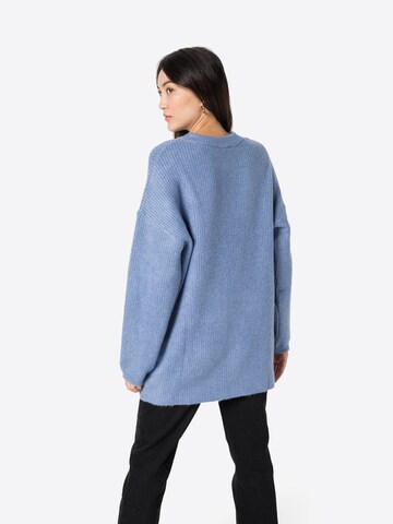 Pull-over oversize 'Mina' ABOUT YOU en bleu