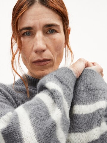 ARMEDANGELS Sweater ' STRIPES ' in Grey