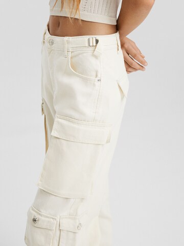 Bershka Loosefit Cargobroek in Beige