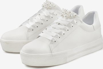 LASCANA Sneakers in White